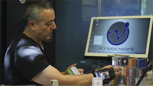 Sergio Zúñiga trabajando en Kinesicwork - Su dedicación profesional